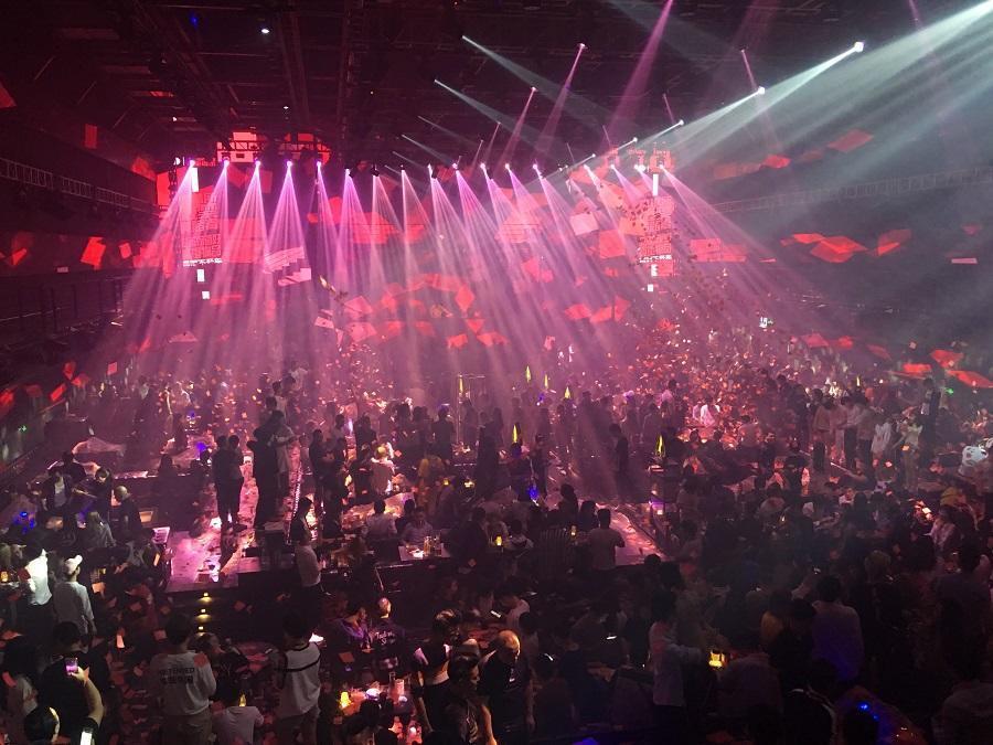 深圳酒吧灯光设计_酒吧灯光设计需要考虑的问题